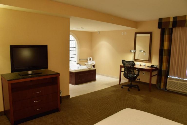 hotels with Jacuzzi®whirlpool in Ohio 2