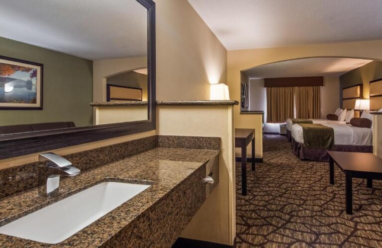 hotels with in-room hot tub 2