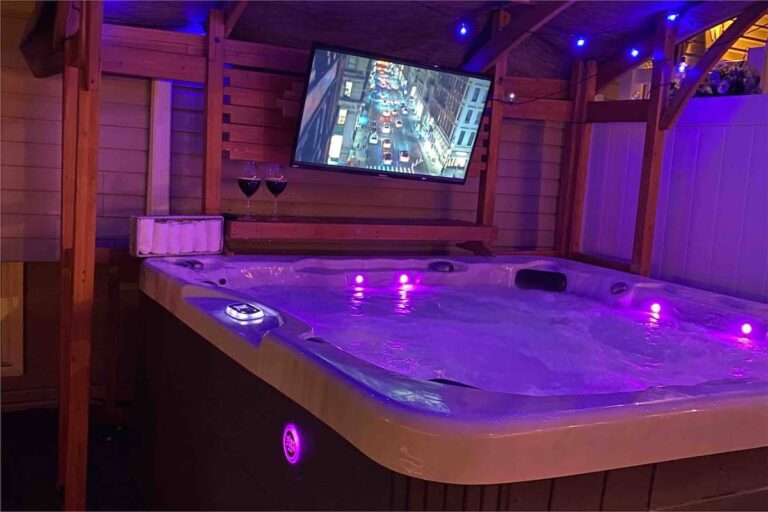 rental for couples in Long Island with hot tub