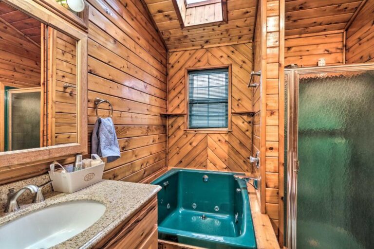 rental in Pocono for couples with hot tub
