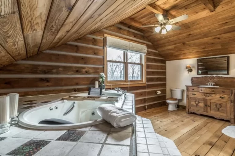 romantic cabin with hot tub in Ohio 3