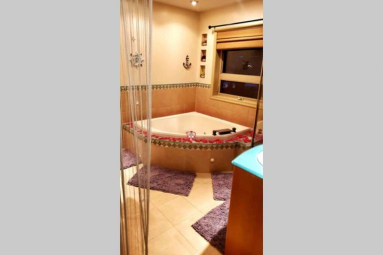 romantic getaway with hot tub in Mount Poconos 2