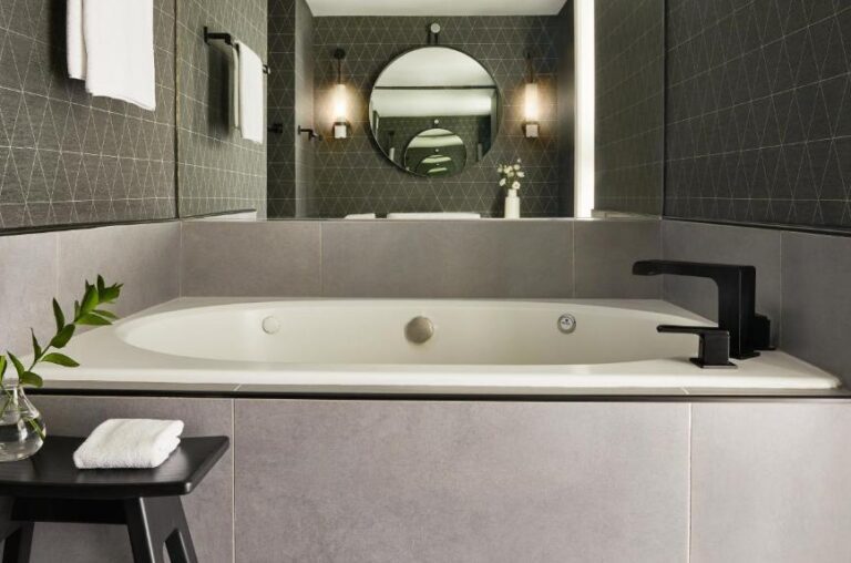 romantic hotel in Boston with jetted tub