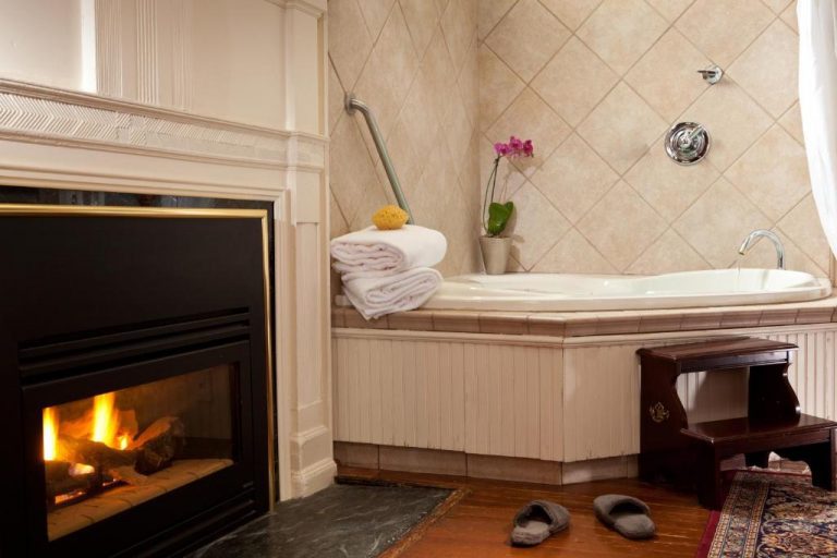 romantic hotel with fireplace and jetted tub in north carolina