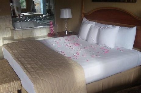 best romantic hotel with whirpool tub in room in Alabama