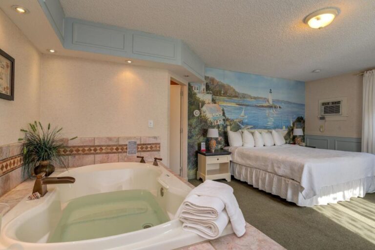 romantic hotels in Maine with hot tub 2