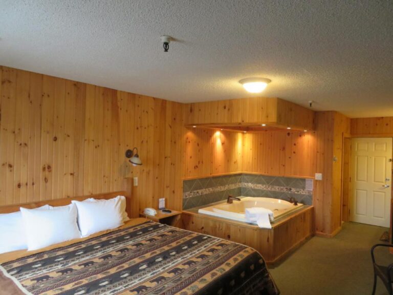 romantic hotels in Maine with hot tub 3
