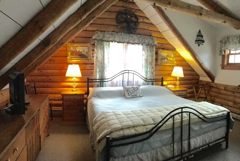 romantic log cabin in Vermont 3