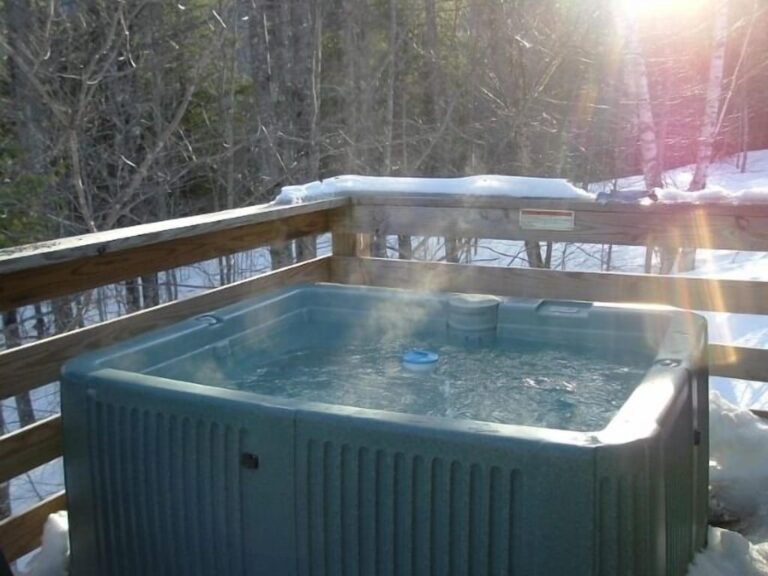 romantic rental in Maine with hot tub