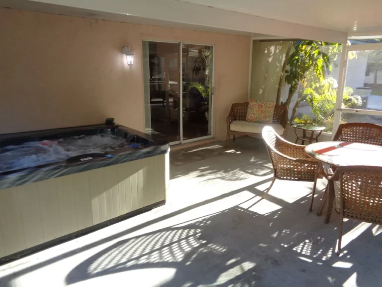 romantic rental in Tampa with Jacuzzi® 2