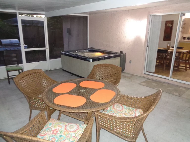 romantic rental in Tampa with Jacuzzi® 3