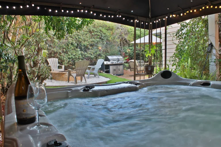 romantic rentals with Jacuzzi® tub in San Diego