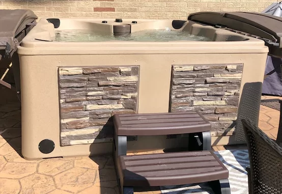 romantic rentals with hot tub in Cleveland