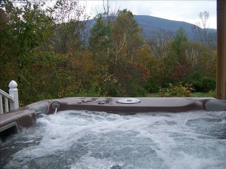 romantic vacation home in Vermont with Jacuzzi®