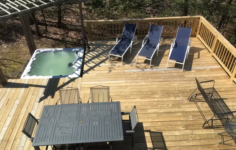 vacation rental with hot tub for couples in Virginia