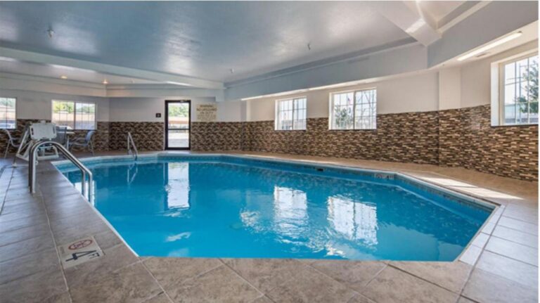 Best Western Old Mill Inn pool