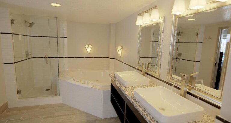 Best Western Plus Boomtown Casino Hotel bathroom with hot tub