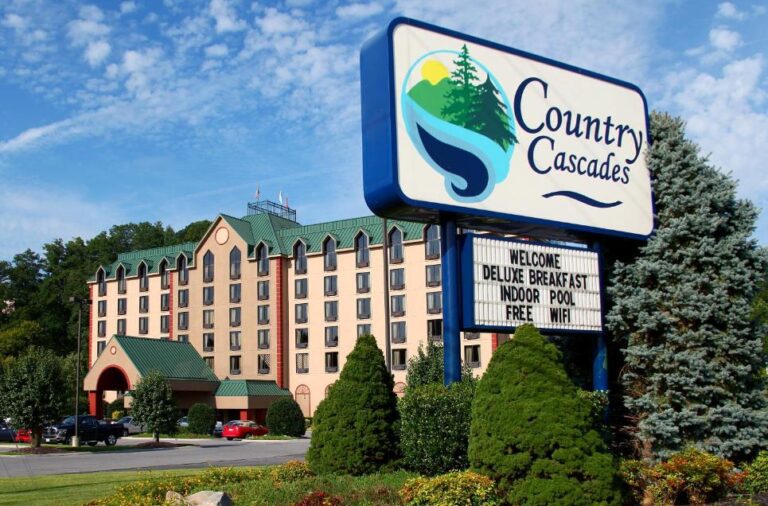 Country Cascades Waterpark Resort