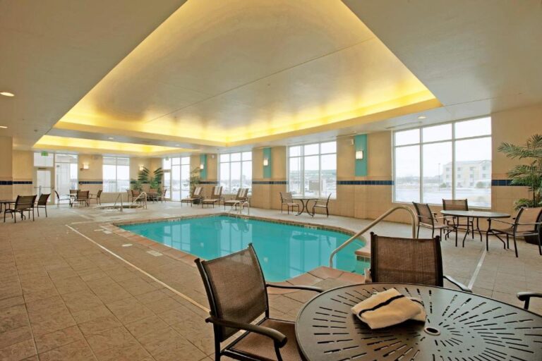 Hilton Garden Inn Omaha Council Bluffs pool