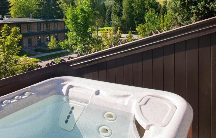 Hotel Aspen with whirlpool tub