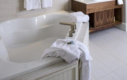 Margaritaville Island Hotel jetted tub