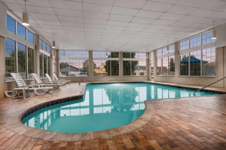 Ramada by Wyndham Pigeon Forge North pool