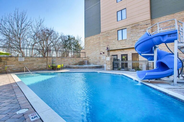 SpringHill Suites Pigeon Forge pool
