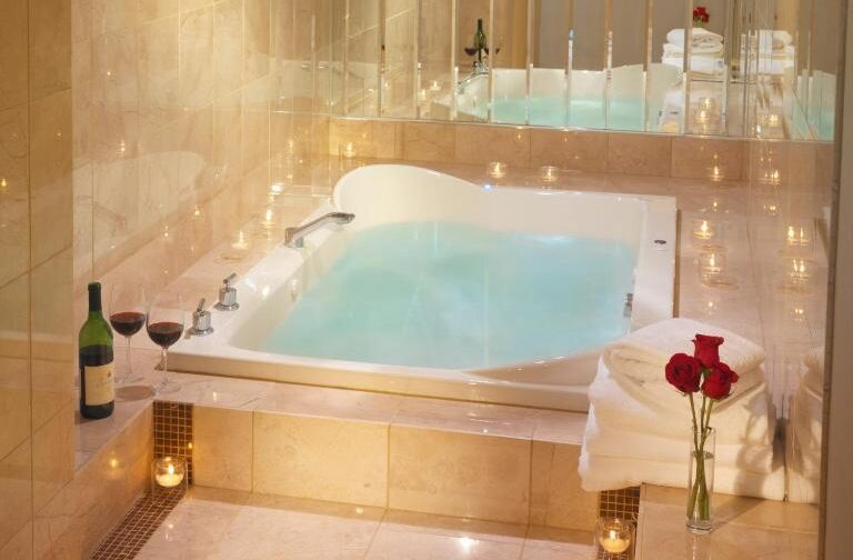 The Madison Concourse Hotel spa bath