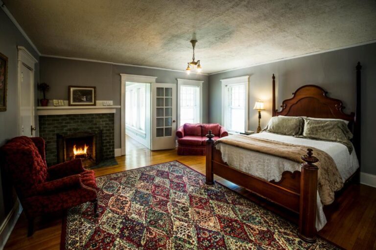 The Rogers House Inn romantic room with fireplace