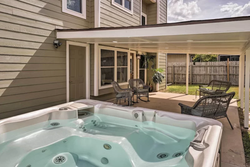 beautiful rental for couples in San Antonio with Jacuzzi tub