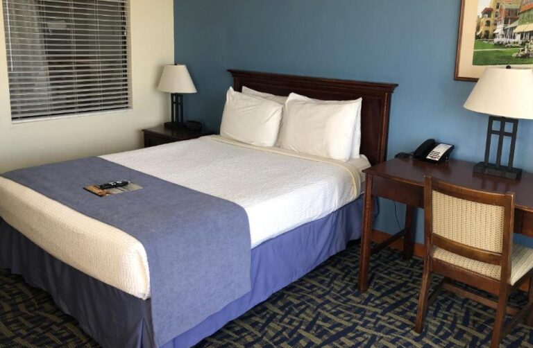 cozy hotel for couples in Virginia Beach 2