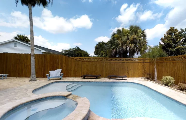 cozy rental in St. Augustine Florida with pool and hot tub