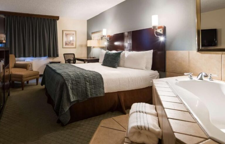 hotel in Kansas for couples
