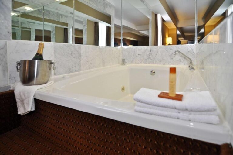 hotel in New Jersey with spa bath 3