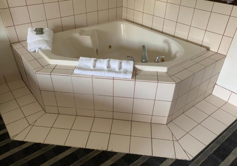 hotel in Philadelphia with whirlpool
