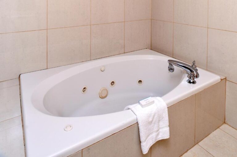 hotel near Washington DC with whirlpool tub