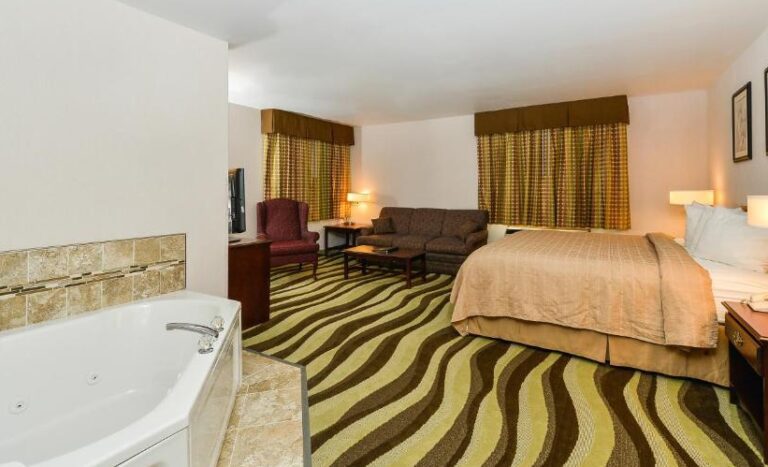 hotel rooms with hot tub in room near Madison
