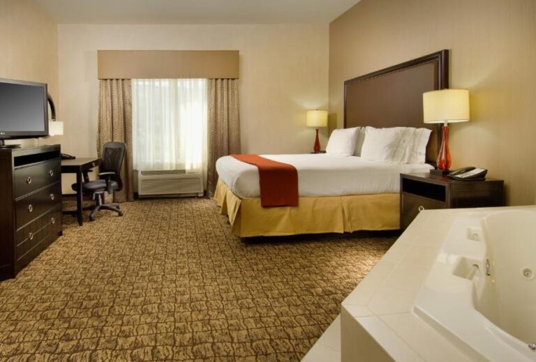 hotel with hot tub in room near Washington DC