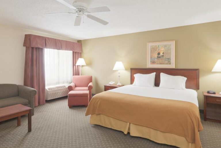hotels in Indiana for couples