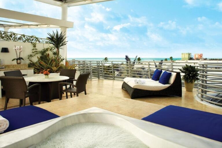 hotels in Miami Beach with in-room hot tub 2