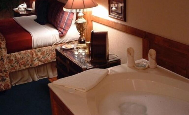 hotels in Springfield for couples