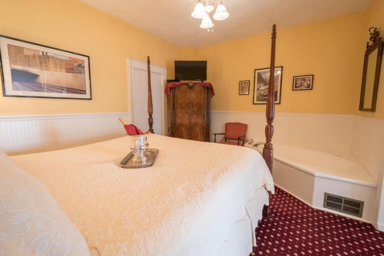 hotels in St. Augustine Florida with hot tub in room 2