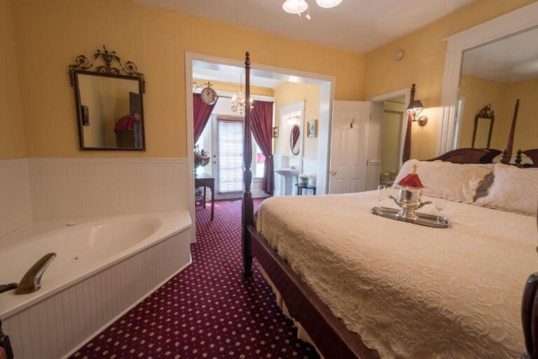hotels in St. Augustine Florida with hot tub in room