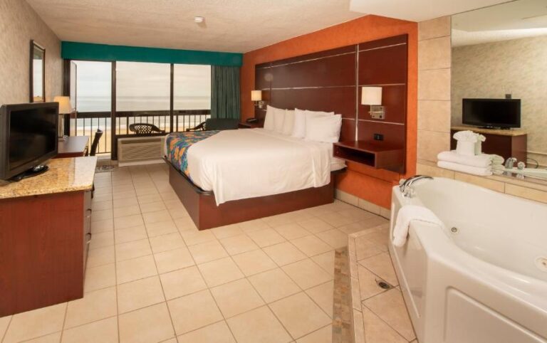 hotels in Virginia Beach with whirlpool tub in room