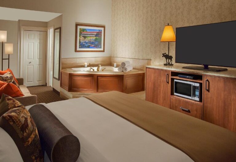 hotels with hot tub in room New Hampshire