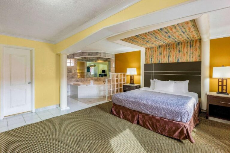 hotels with hot tub in room in New Jersey
