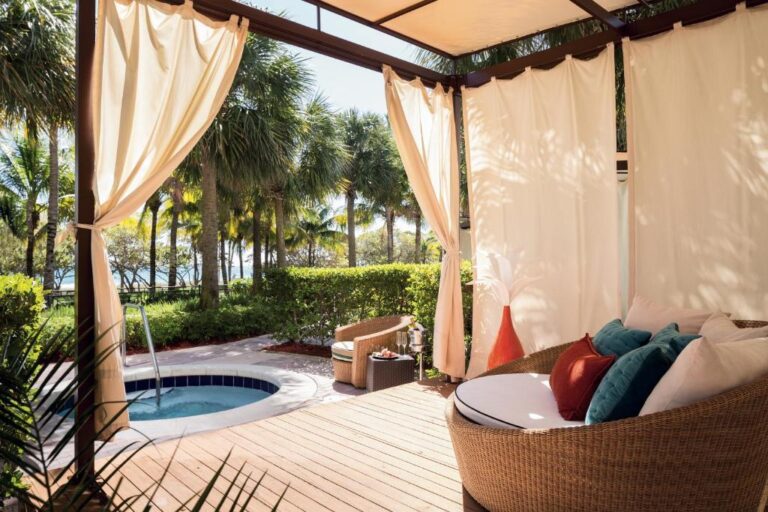 luxuriois hotels in Miami
