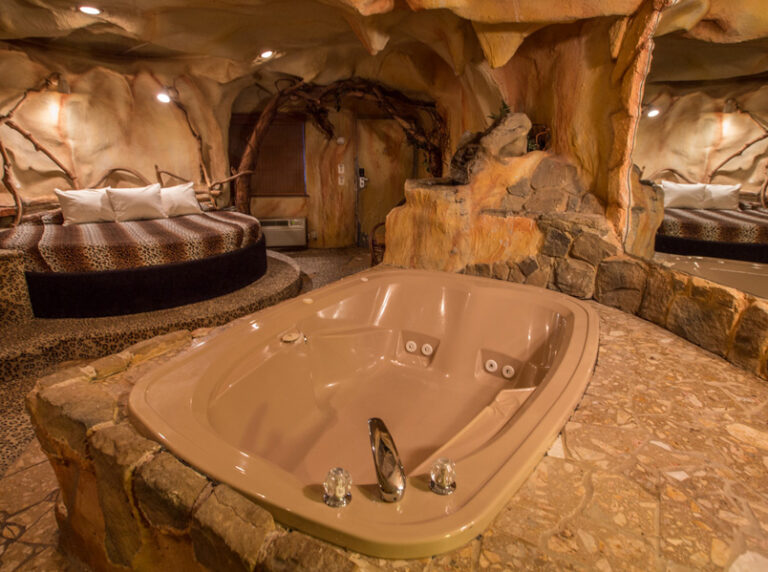 luxurious hotel near Philadelphia with hot tub