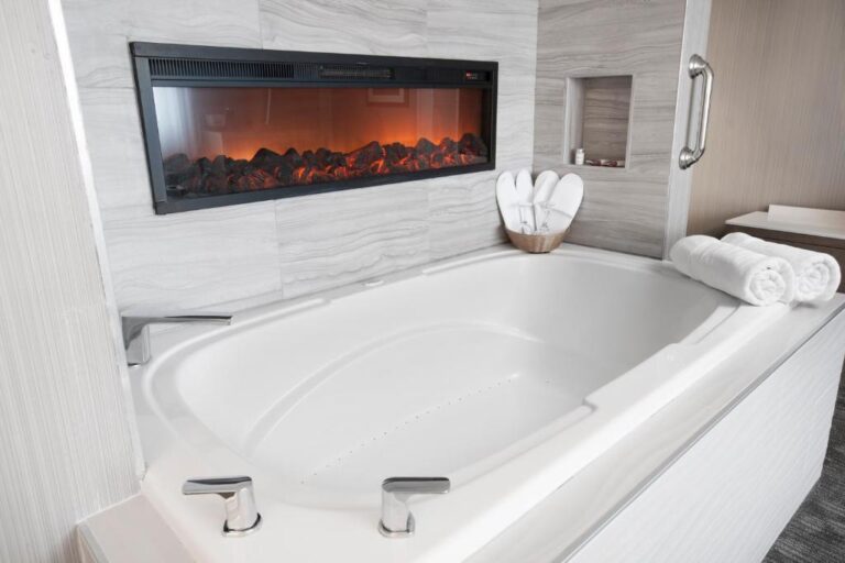 fireplace and jacuzzi in room in niagara falls