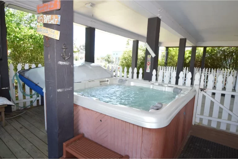 rental for couples in Texas with Jacuzzi tub